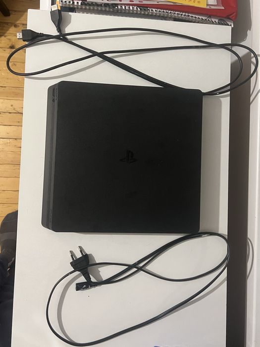 Ps4 slim /плейстейшън 4 + 8  игри + специално зарядно