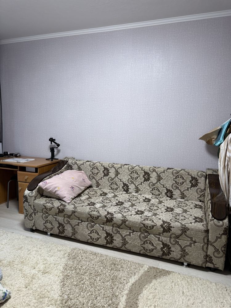 Продам диван в хорошам состояние