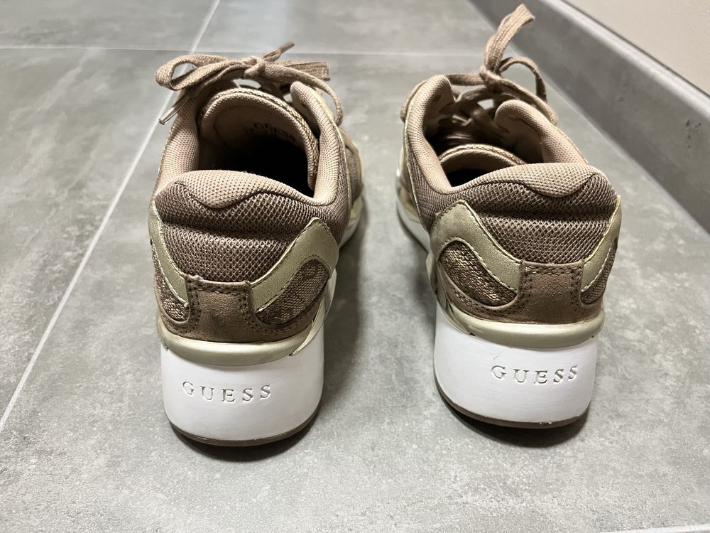 Оригинални сникърси Guess