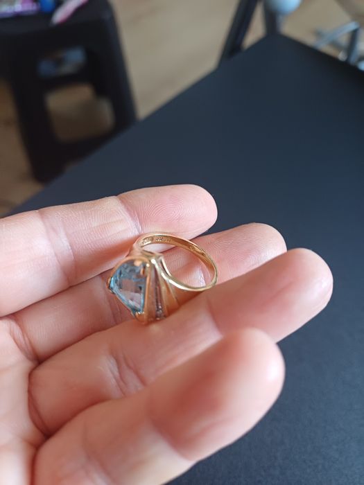 Superb inel de aur galben de 18 k