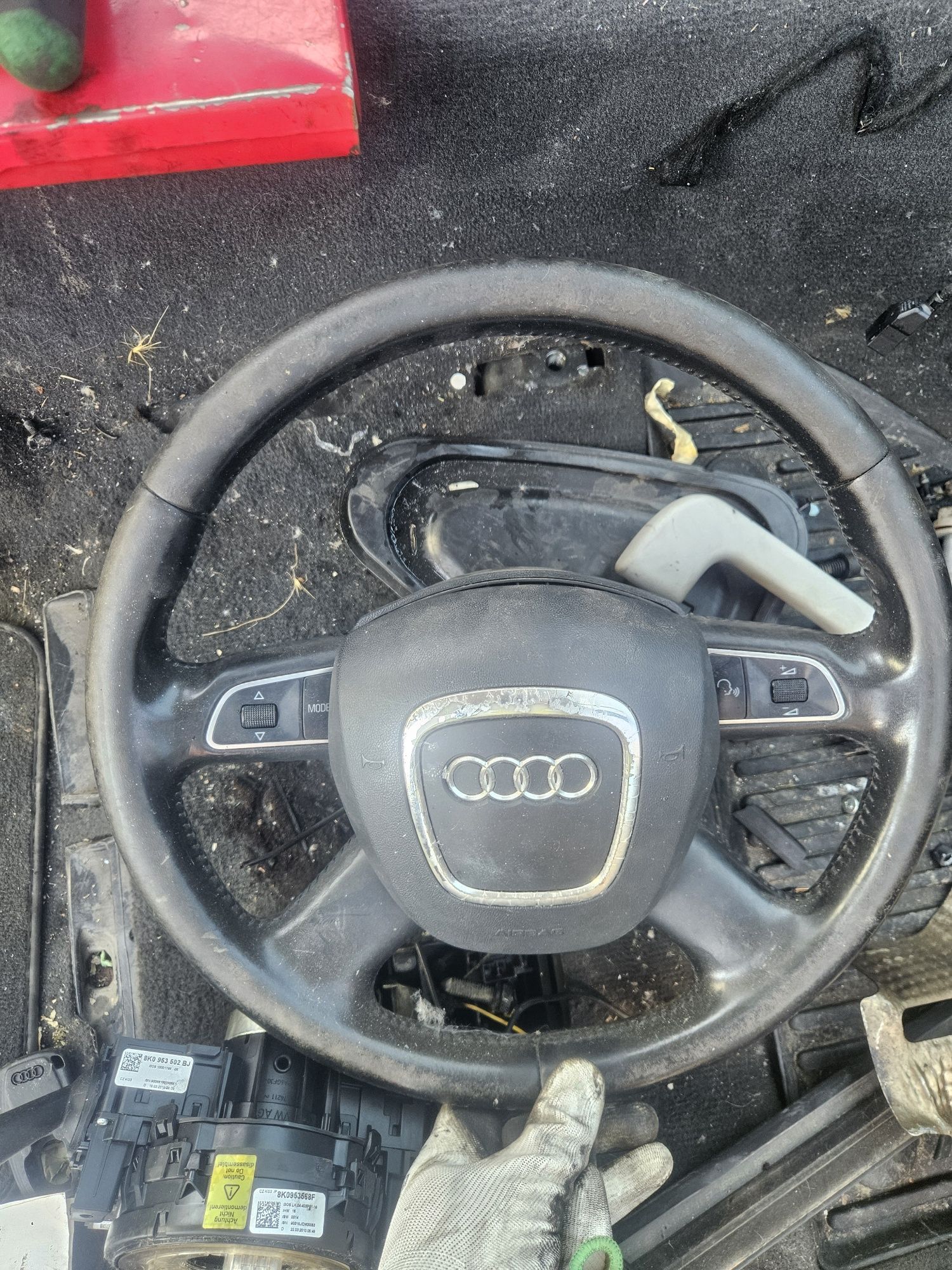 Волан за Audi A4 b8 2010god