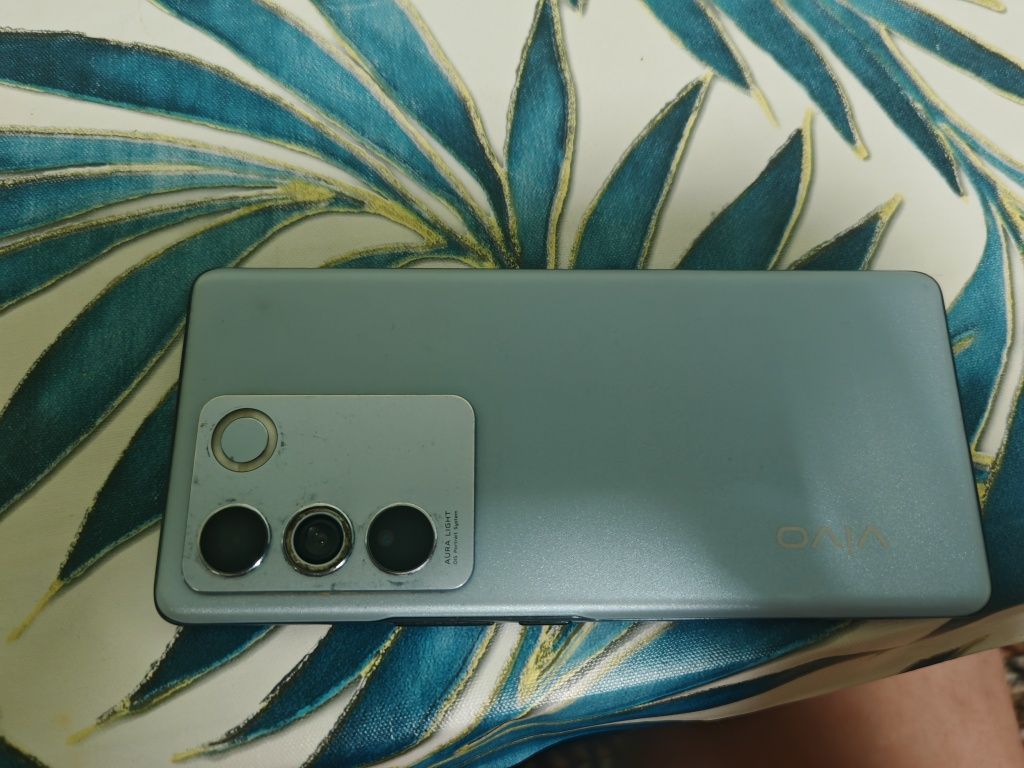 Продаю Vivo v 27