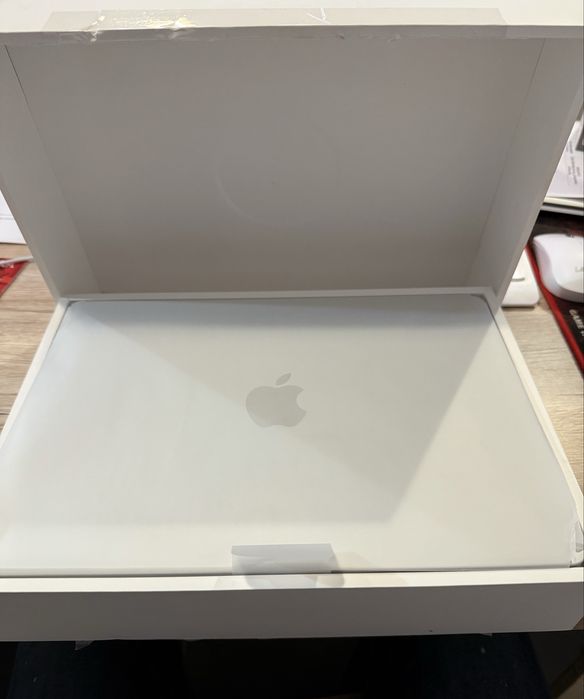 Macbook Air 13 M4 256GB 2г гаранция