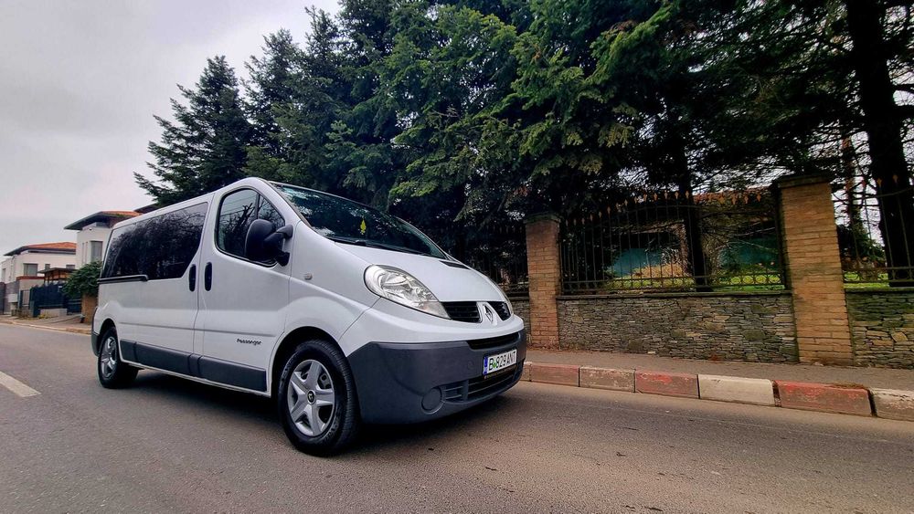 Inchiriez microbuz 8+1 locuri
RENAULT TRAFIC