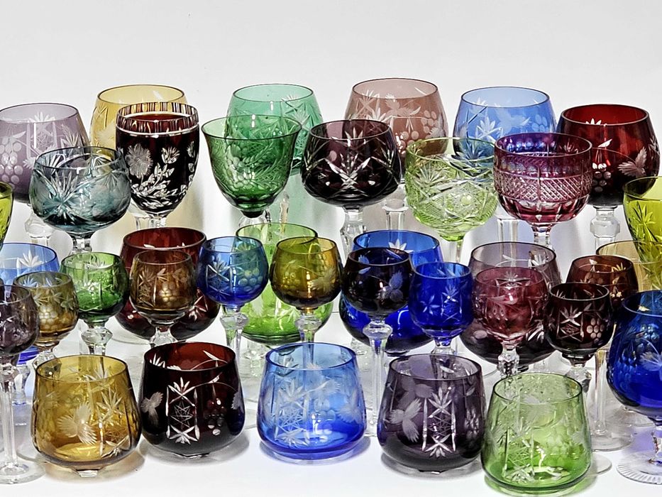 Висококачествен ръчно шлифован цветен 24% РВО кристал.