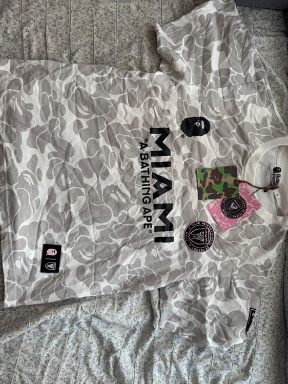 Тениска с колаборация на bape и inter miami