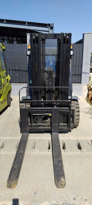 Stivuitor Diesel de Vanzare 4000 kg, UN FD40T, Pret special