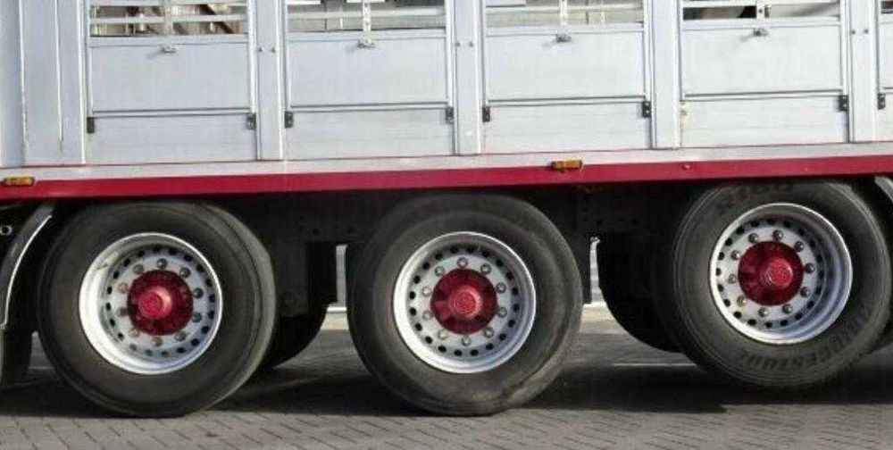 Vand Semiremorca Menke transport animale , posibilitate finantare