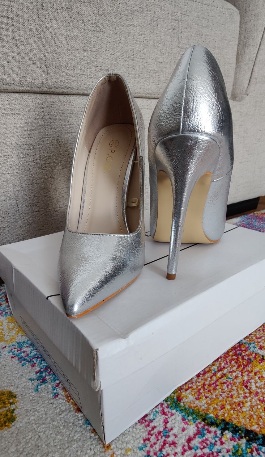 Pantofi stiletto Poema nr 37