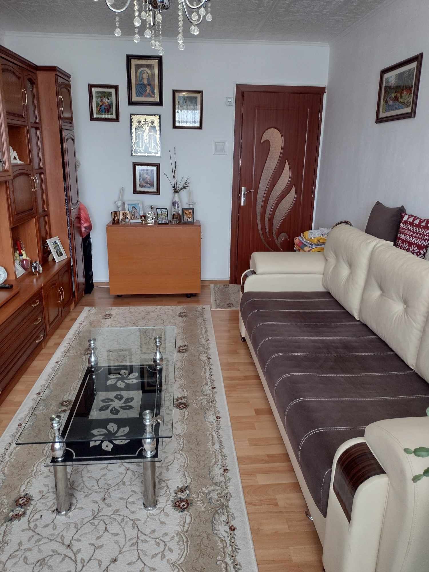 Vând apartament 2 camere,cartierul Romacril Rasnov