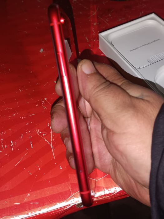 Продавам телефон iPhone 11 XR, red  64GB model  A 2105