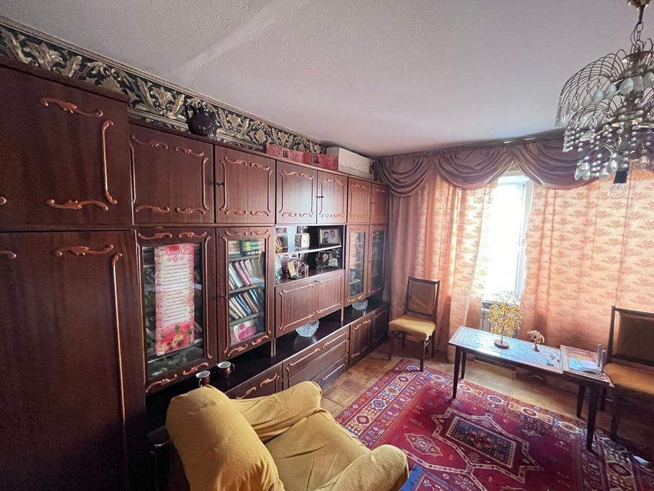 Продам 4комн квартиру.