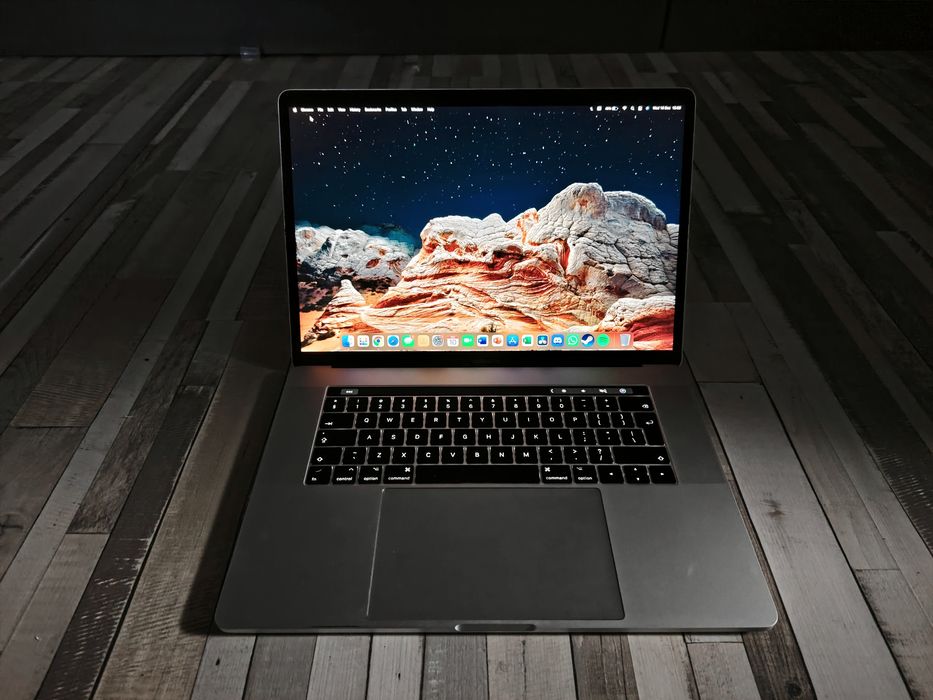 Apple MacBook Pro Retina Touchbar