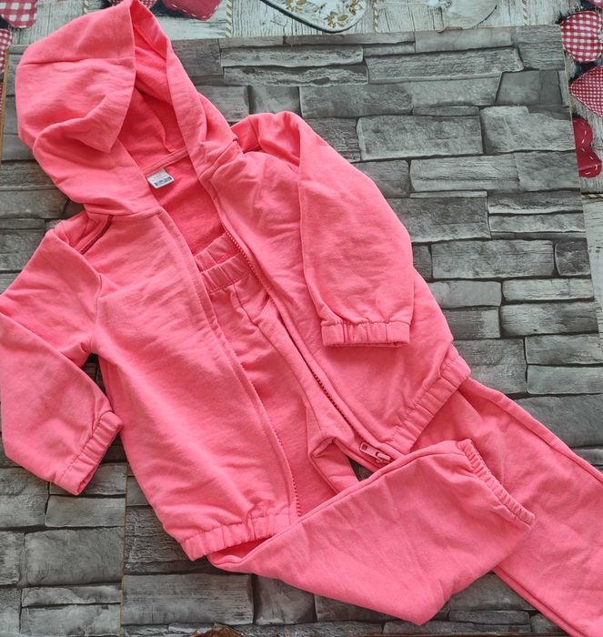 Спортен екип/анцунг и блузка за момиченце, размер 2-3 г.