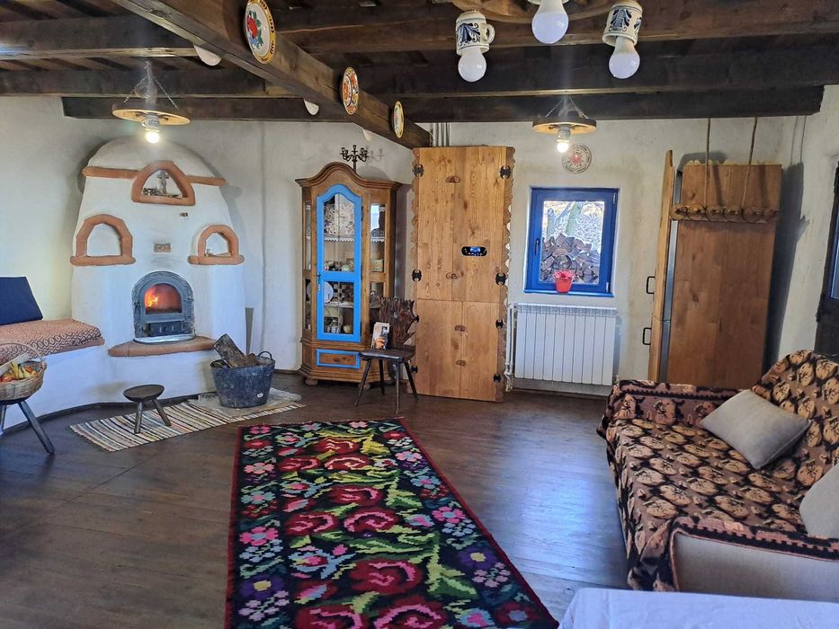 Vând complex tradițional:casă maramureșeană,casă hobbit,case Bucovina