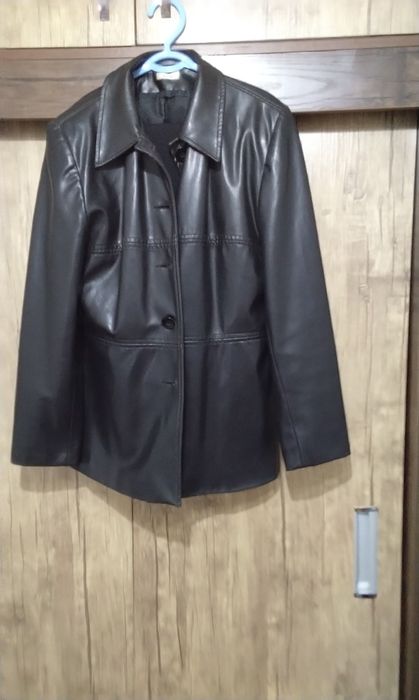 Продаю пиджаки женские