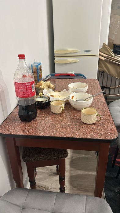 Продам стол кухонный