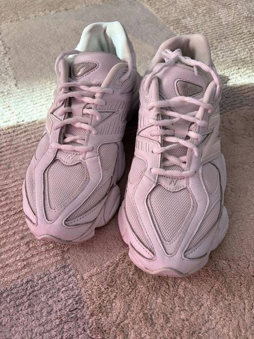 Adidasi New Balance 9060, in conditii foarte bune