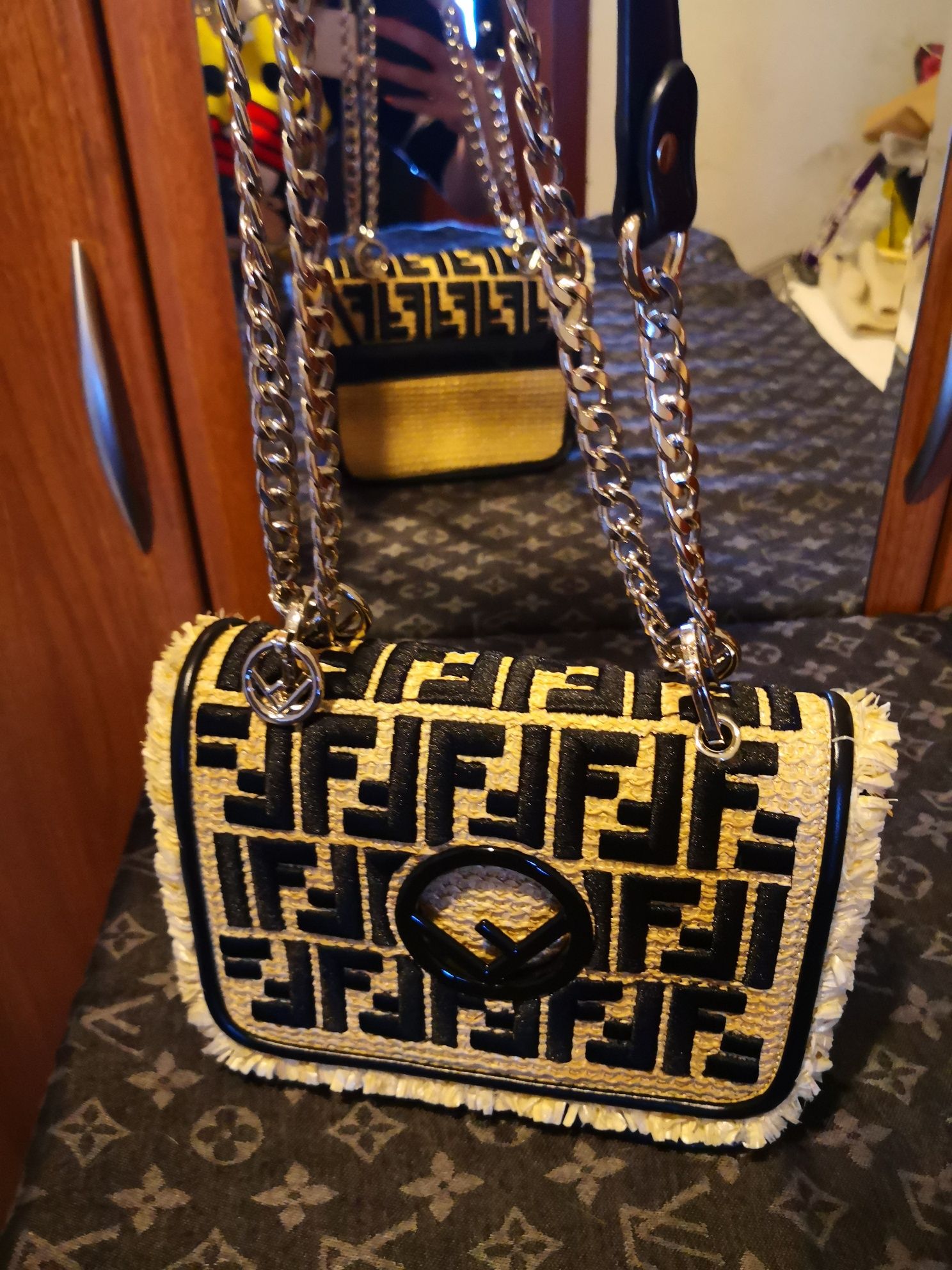 Сумка Fendi стильная