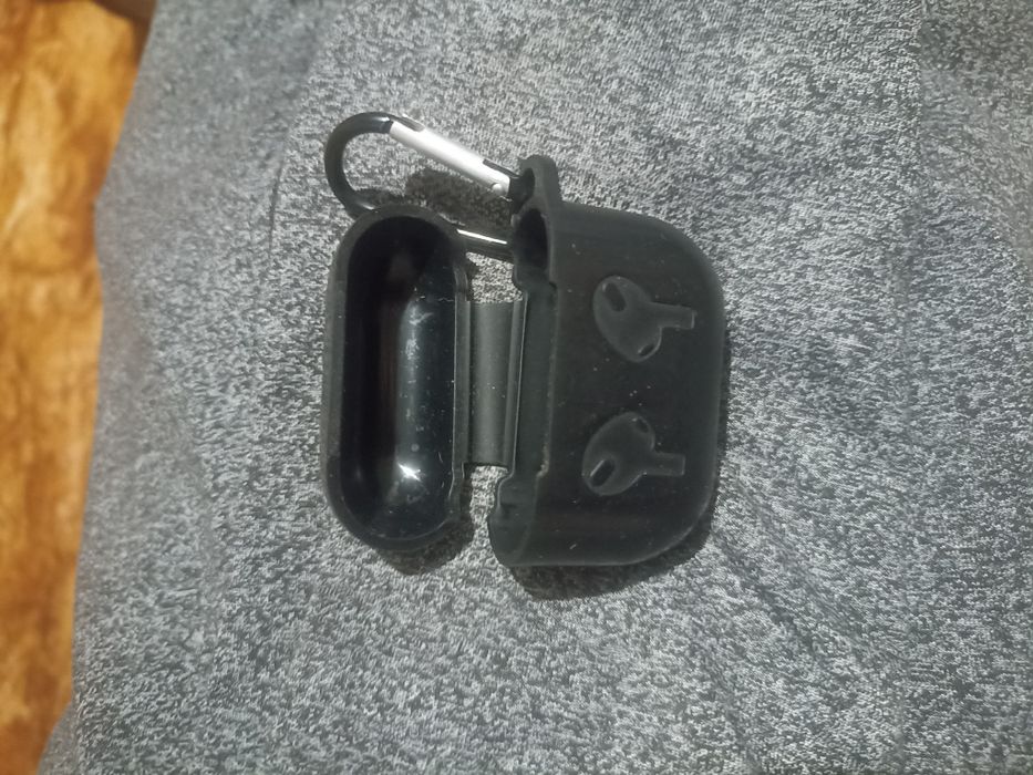 Чехол для наушников Airports