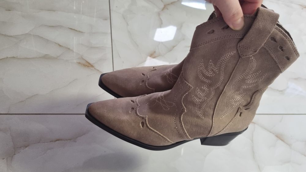 Ghete stradivarius noi nepurtate