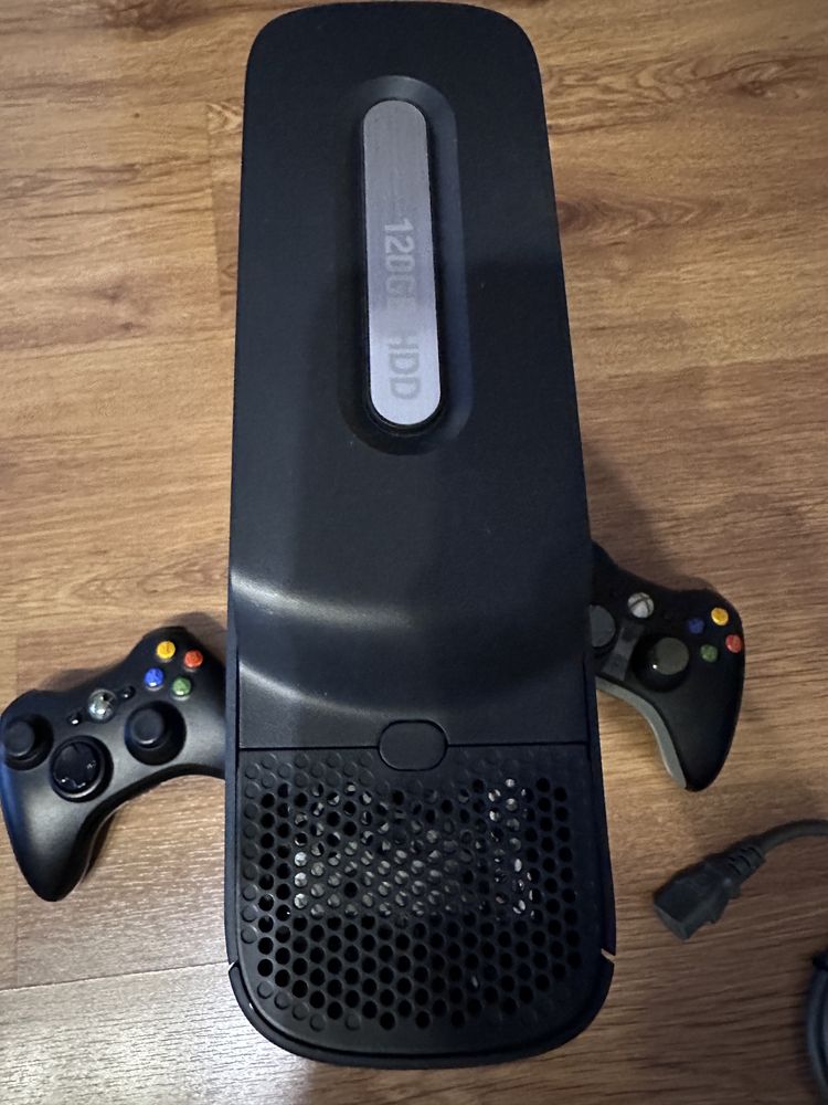 Xbox 360 - 2 controllere - 1 joc - pt pasionati