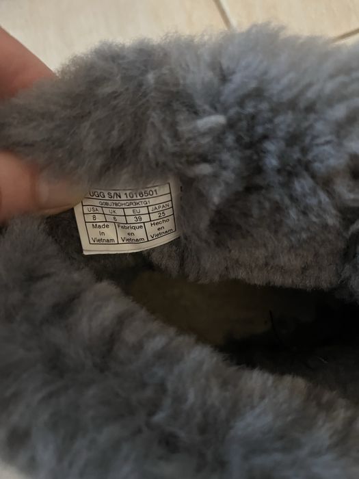 UGG marime 39 gri