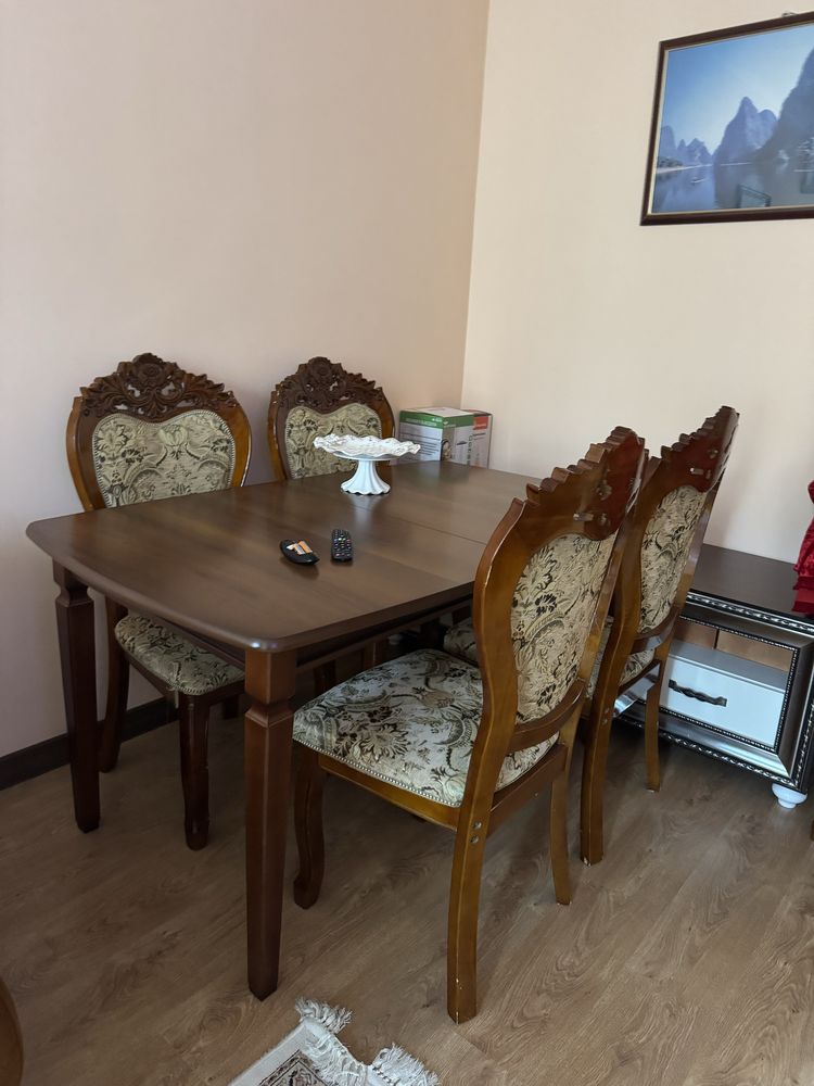 Продам стол и 6 стульев