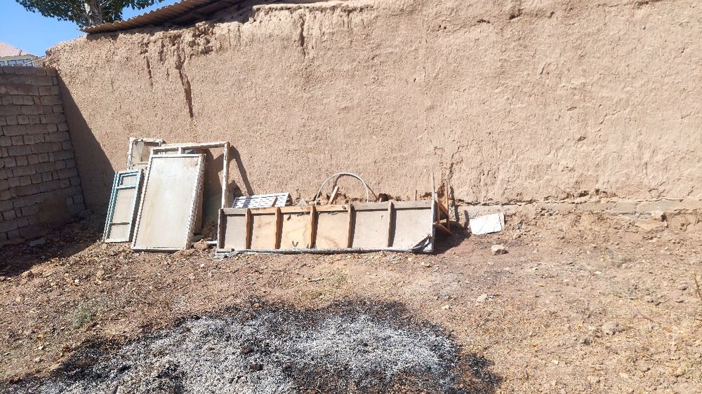 Утин, тахта ва болорлар сотилади