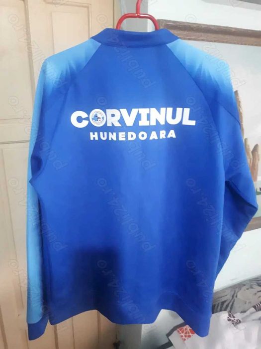 Trening Corvinul Hunedoara -- Banii merg la un baiat bolnav.