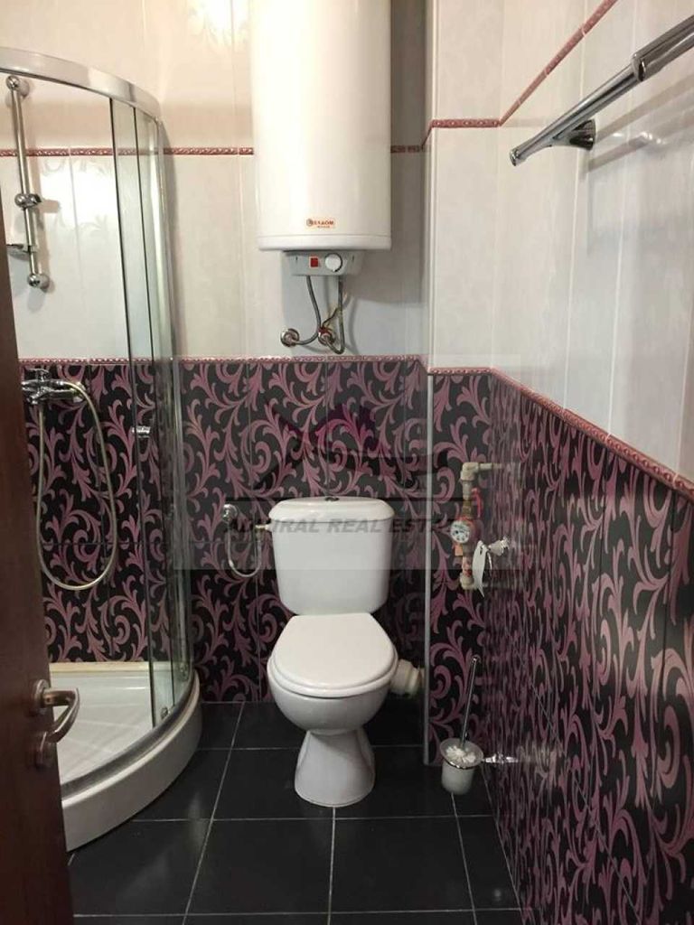 Дава се под наем Тристаен апартамент в Варна, Бриз - 150 кв.м за 1000 € - Снимка #6