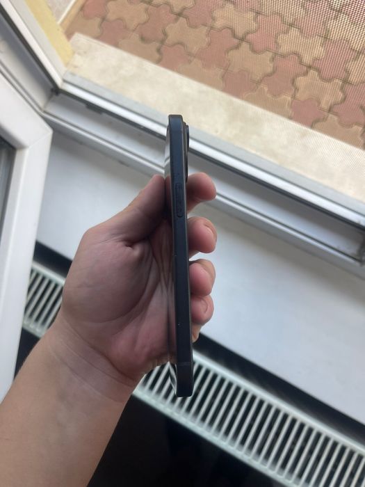 Vand iphone 15 negru!