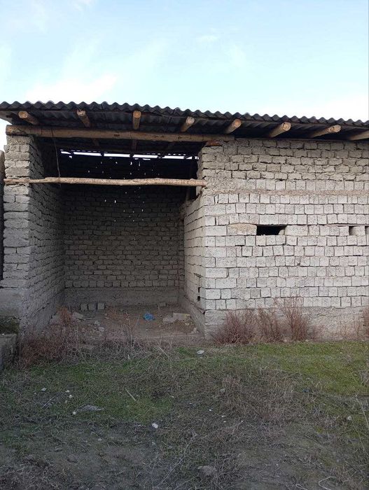 Uy sotiladi ! 35000$ kelishiladi kami bor.