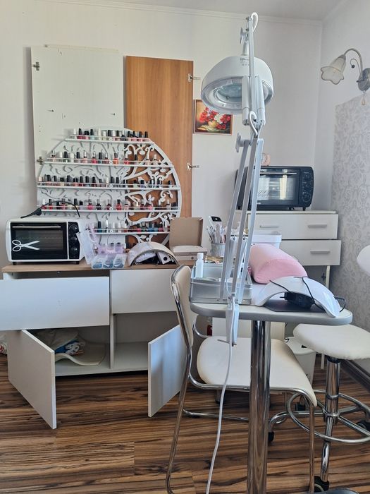 Vând cabinet manichiură/pedichiură/podologie 15000 ron