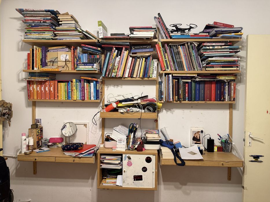 Biblioteca suspendata camera copii