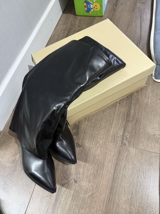 Ботинки на каблуке ,новый