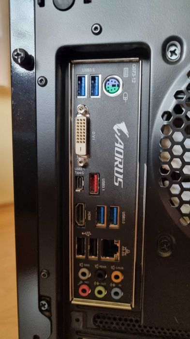 Desktop PC - i5-8600 GeForce GTX 1080 TI Aorus, 4 TB HDD