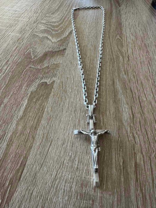 Сребърен ланец с кръст