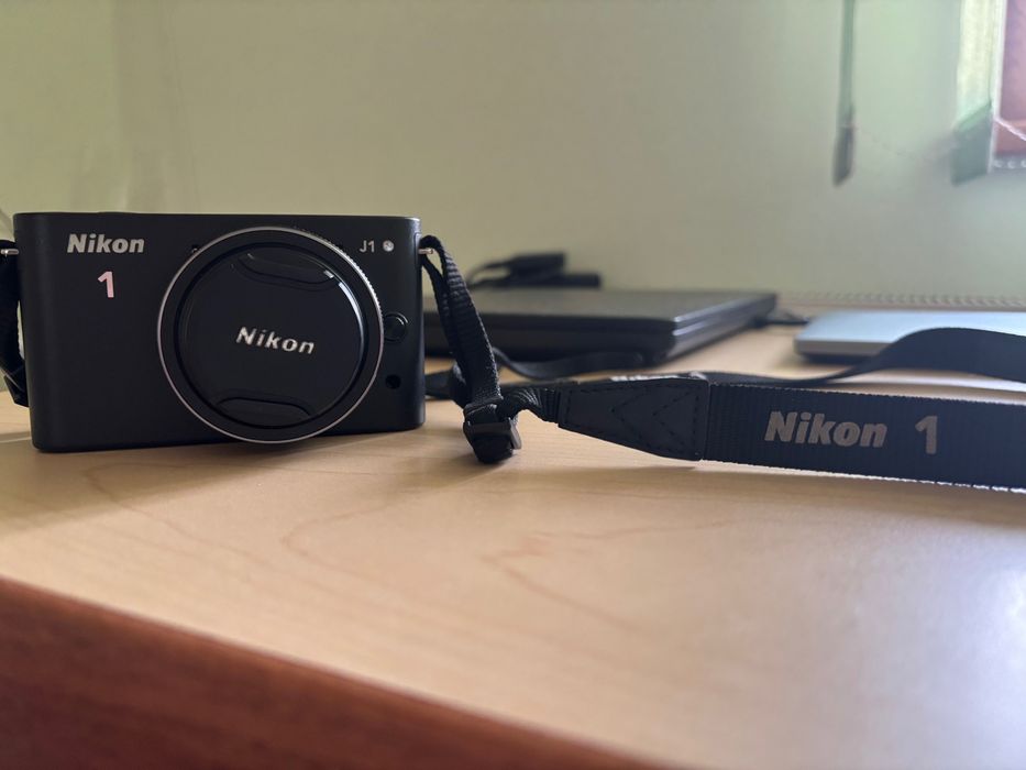 Фотоапарат Nikon J1