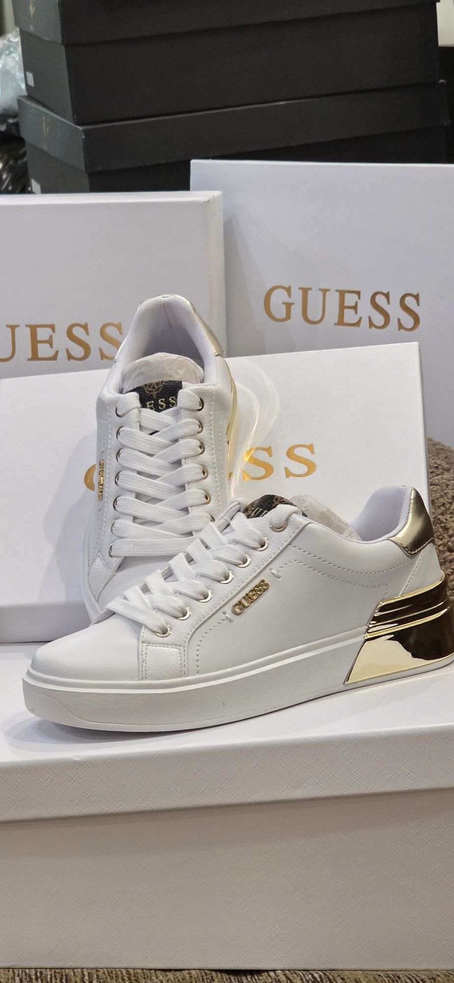 Guess Нови сникърси различни размери