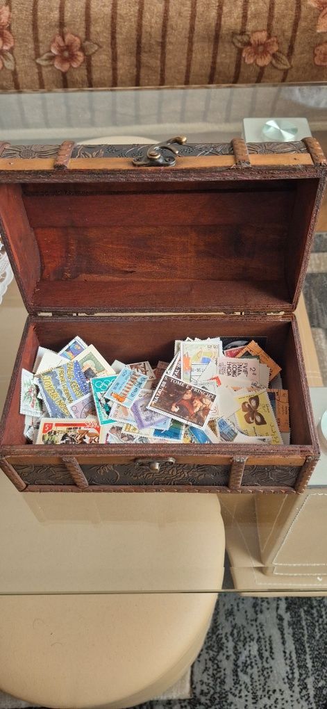Cutie cu timbre vechi