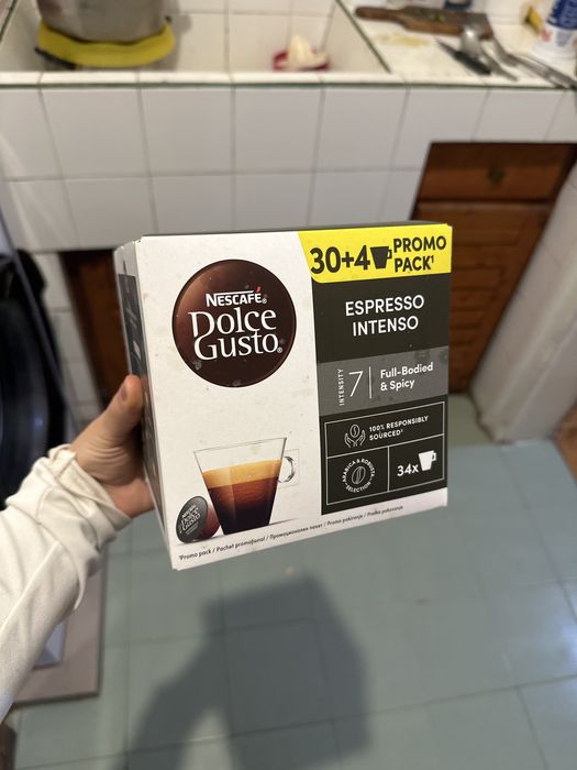 Кафемашина Dolce Gusto Infinissima с кутия 34 капсули тъмно синя