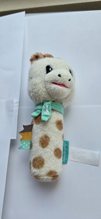 Jucarie zornaitoare Girafa Sophie