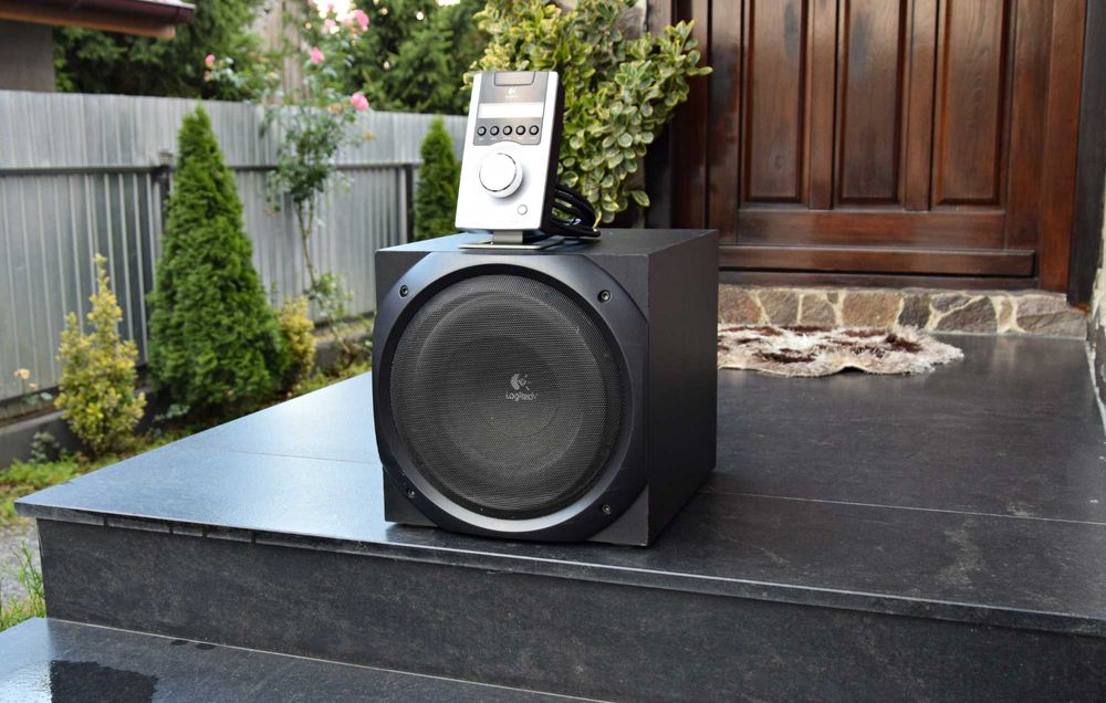 Subwoofer activ Logitech Z5500, sistem de amplificare 5.1