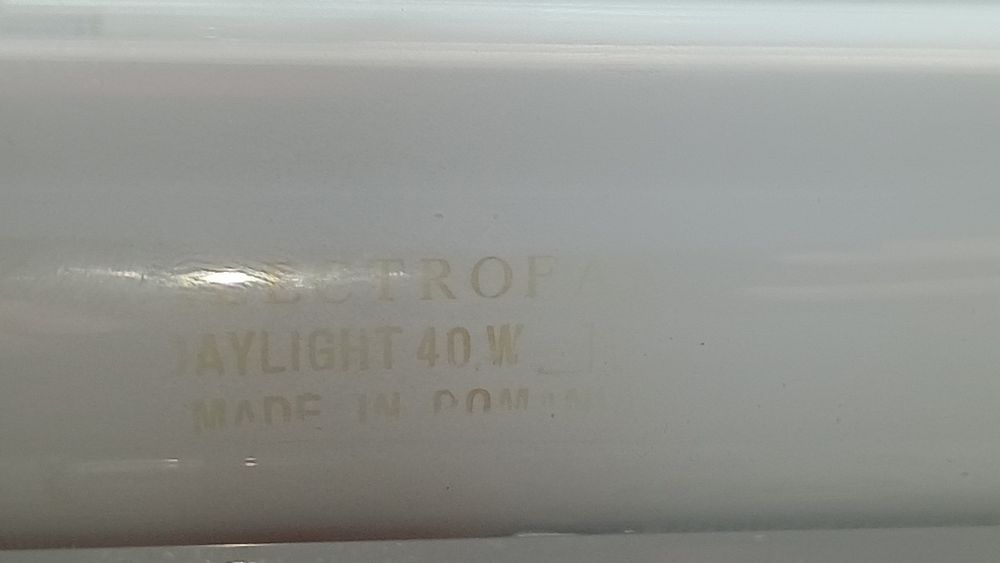 Vand/Schimb corpuri de neon fluorescent