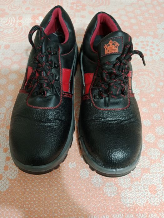 Продам спец обувь
