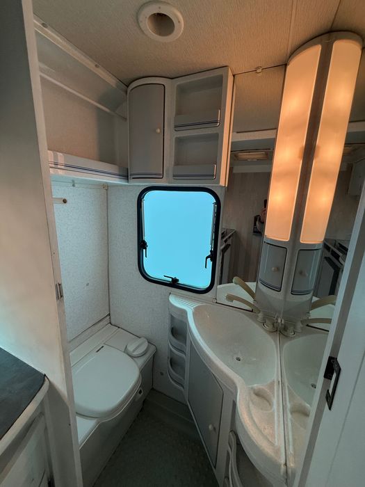 Каравана Адриа със спалня