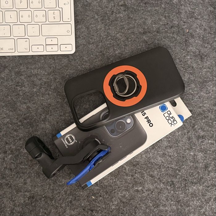 iphone 15 Pro Quadlock Magsafe