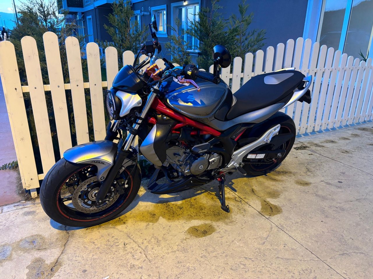 Suzuki 650ABS 2011