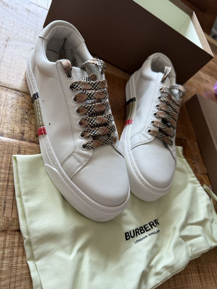 Burberry Оригинални с касова бележка